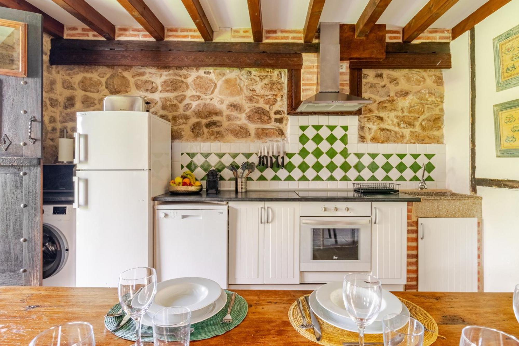 Casa De Al Lado En *